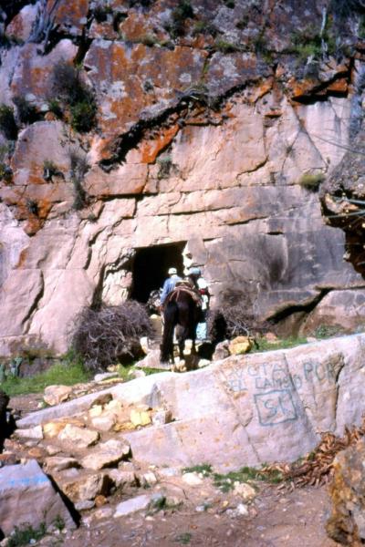 Tunnel vor Oyolo